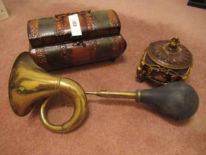 lot 150 image: BRASS HORN, JEWELRY BOX AND SMALL DISH