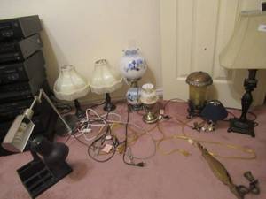 lot 155 image: LAMP LOT VARIOUS SIZE AND SHAPED LAMPS