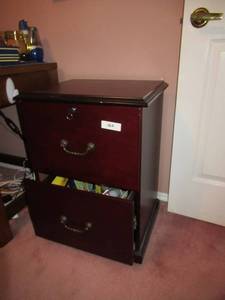 lot 162 image: 2 DRAWER CHERRYWOOD FILE CABINET WITH CONTENTS AND KEY 19 X 16 X 27