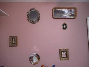 lot 164 image: WALL DECOR AS SHOWN