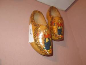 lot 165 image: VINTAGEANTIQUE HOLLAND WOOD SHOES