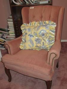 lot 167 image: ACCENT CHAIR WITH CABRIOLE WOOD LEGS