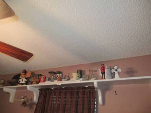 lot 168 image: LARGE LOT OF VARIOUS COLLECTABLES FROM AROUND THE WORLD. SHELVING NOT INCLUDED.
