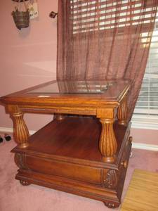 lot 169 image: SOLID WOODGLASS SIDE TABLE WITH 1 DRAWER 27 X 25 X 25