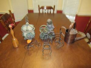 lot 217 image: DECORATIVE DECOR