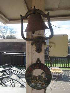 lot 220 image: CAST IRON LONGHORN BELL AND SMALL CAST IRON WELCOME SIGN