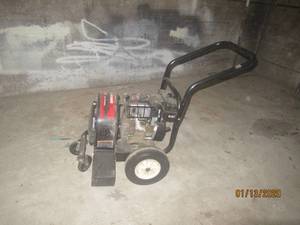 lot 2 image: YARD MACHINE LEAF LOWER