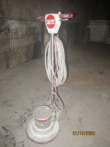 lot 6 image: PULLMAN HOLT FLOOR BUFFER