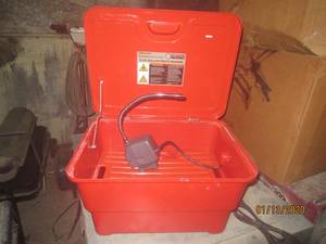 lot 18 image: CENTRAL MACHINERY PARTS CLEANER