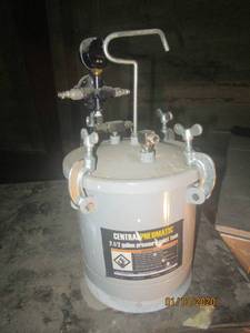 lot 37 image: CENTRAL PNEUMATIC 2 12 GALLON PRESSURE PAINT TANK&nbsp