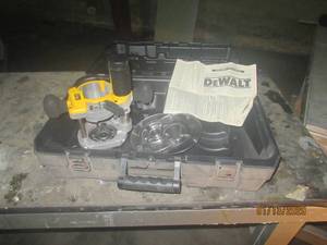 lot 40 image: DEWALT ROUTER SYSTEM WITH CARRY CASE DW616DW618