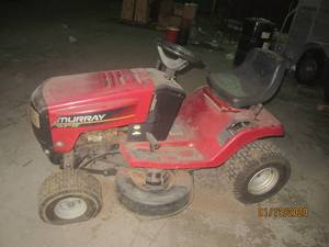lot 61 image: MURRAY RIDING LAWNMOWER