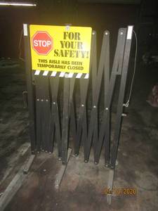 lot 26 image: SCISSOR GATE