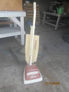 lot 150 image: EUREKA VACUUM TESTED AND WORK