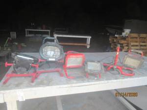 lot 154 image: WORK LIGHTS UNTESTED NEED BULBS 5 TOTAL&nbsp