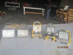 lot 155 image: WORK LIGHTS UNTESTED NEED BULBS 5 TOTAL&nbsp