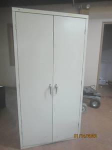 lot 187 image: HON 2-DOOR STORAGE CABINET