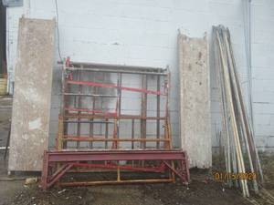 lot 212 image: SCAFFOLDING