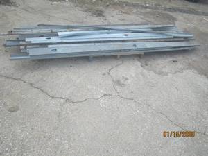 lot 225 image: METAL 2X4s