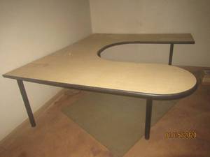 lot 237 image: CUBICLE DESK