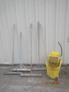 lot 265 image: WAREHOUSE BROOMS AND MOP BUCKETWRINGER