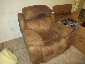 lot 3 image: FLEXSTEEL TRITON OVERSIZED LEATHER POWER RECLINER