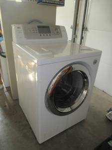 lot 4 image: LG STEAM WASHER MODEL# WM0742HWA 27 FRONT LOAD WITH 4.2 CU. FT. CAPACITY, 9 WASH PROGRAMS, 6 TEMPERATURE LEVELS, 1200 RPM SPIN SPEED, ALLERGIENE CYCLE AND REAR CONTROLS