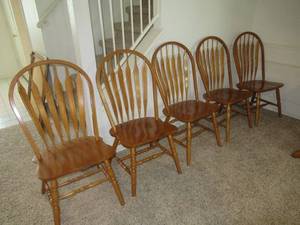 lot 6 image: STEVE SILVER FURNITURE COMPANY MERANTI WOOD DINING TABLE CHAIRS 18 TO SEAT BACK IS 40 MATCHES LOT 5