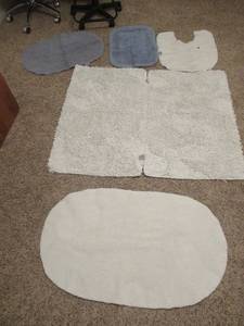 lot 13 image: BATHROOM MATS