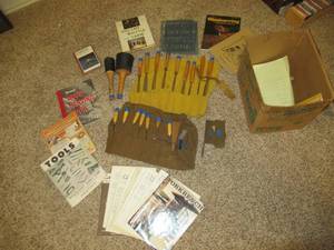 lot 17 image: VINTAGE WOODWORKING AND LEATHER WORKING TOOLS WITH OLD HOW TO BOOKS