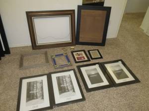 lot 25 image: AARON BROTHERS UNOPENED FRAMES (2)13 X 19, (2) 12 X 16, AND MORE PICTURES FRAMES