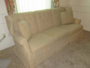 lot 37 image: VINTAGE RETRO COUCH CUSTOM MADE BY TEXAS UPHOLSTERING COMPANY 84 WIDE