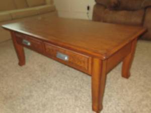 lot 38 image: LIFT-TOP OAK WOOD COFFEE TABLE 48 X 27 X 19 AND RISES TO 28