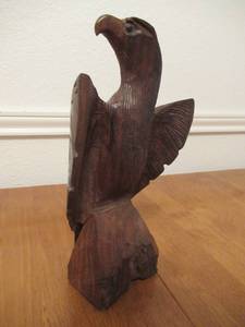 lot 43 image: VINTAGE MAHOGANY HAND CARVED EAGLES 10 TALL