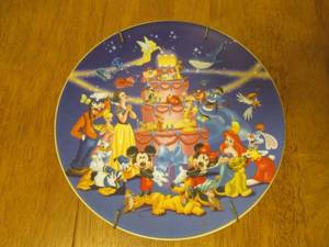 lot 48 image: DISNEY COLLECTORS PLATE IN CELEBRATION OF 100 YEARS OF WALT DISNEYS IMAGINATION