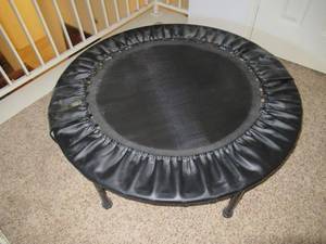 lot 69 image: PERSONAL FITNESS TRAMPOLINE THAT FOLDS UP 40 ROUND