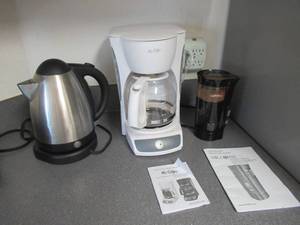lot 80 image: MR. COFFEE COFFEE MAKER, MR. COFFE COFFEE MILL AND GE BEVERAGE WARMER