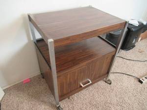 lot 99 image: SERVERBUFFET ON CASTERS 26 X 19 X 30
