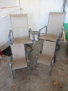lot 106 image: 2 LARGE SWIVEL LOUNGE CHAIRS A ND 2 SMALL CHILDRENS LOUNGE CHAIRS