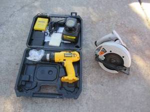 lot 117 image: DEWALT 38 CORDLESS DRILL MODEL# DW953 WITH CHARGER AND BITS AND SKILSAW 6 12 MODEL# 534