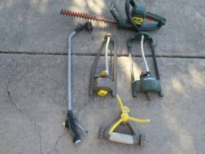 lot 123 image: BLACK AND DECKER 16 ELECTRIC TRIMMER, SUNMATE SPRINKLER, NELSON SPRINKLER, AND MORE