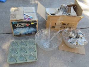 lot 125 image: ANCHOR HOCKING 18 PIECEGLASS PUNCH BOWL SET AND EXTRA GLASS PUNCH BOWL AND GLASSES