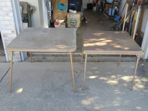 lot 134 image: VINTAGE COSTCO CARD PLAYING TABLE 34 X 34 28 AND VINTAGE SAMSONITE CARD PLAYING TABLE 30 X 30 X 26