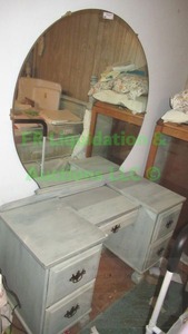 lot 5 image: Retro solid wood vanity desk with attached mirror, 45 x 18 x 64, matches lots 234, 256, 263