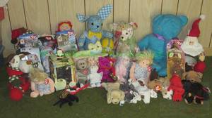 lot 11 image: Redwood Buddy bear, Ty beanie bears and more