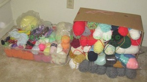 lot 105 image: Assorted yarn skiens, generous quantity