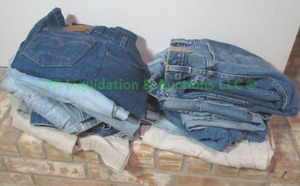 lot 107 image: Levis jeans assorted styles 14 pairs various sizes