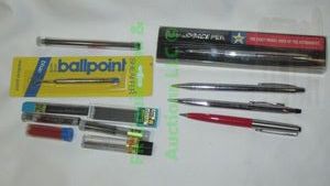 lot 166 image: Vintage Fisher space pen, Cross, Parker, Sheaffer and other name brand pens & mechanical pencils