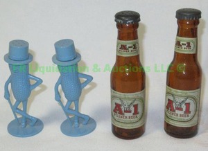 lot 198 image: Planters Peanuts & Filsner Beer salt and pepper shakers
