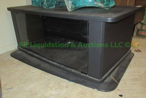 lot 100 image: Tech Craft model DT36 entertainment cabinet